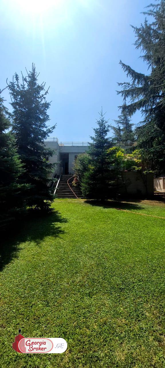 nearly repaired 9-room house for sale